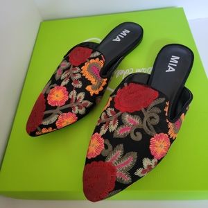 MIA Embroidered Slides